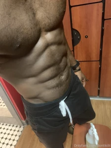 Here s a body picture from a day in the gym i ll post a story in there