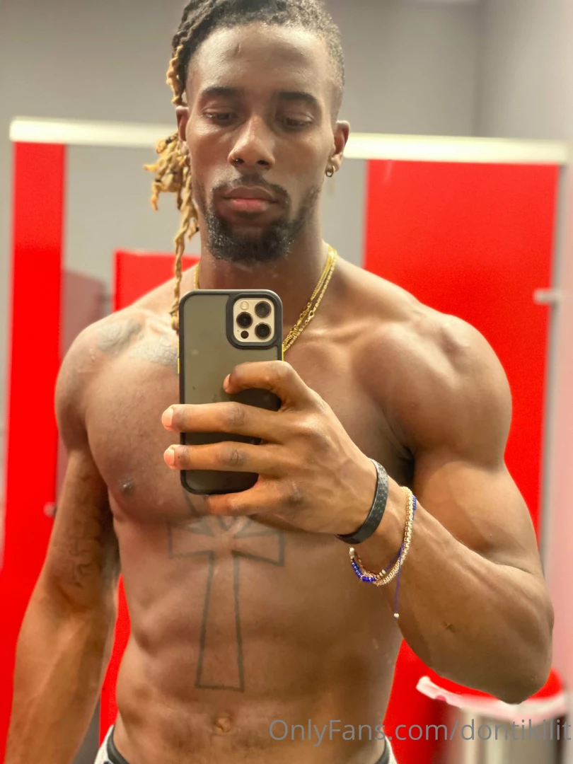 If y all wanna see me uncensored go follow dontiki 