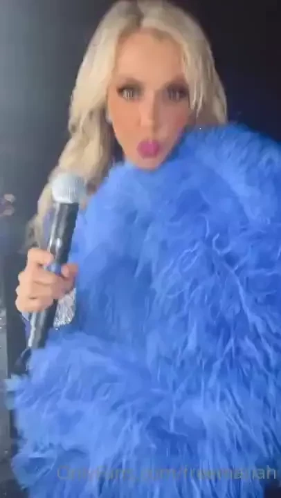 Scrolling thru my photos and god i miss performing 