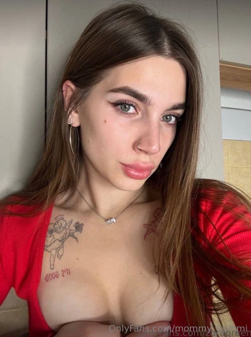 Pretty and wet always zaragreen is ready to fulfill any of your part 189 