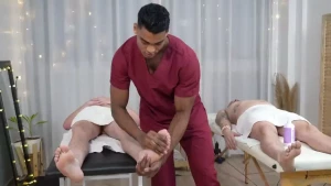 Fui con mi amigo a hacerme masajes y le hicimos doble penetracion al