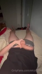 Buen comienzo del dia donde quiere la leche en el caf o en la boca