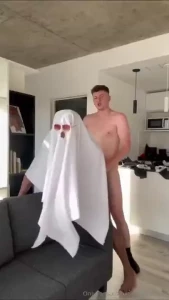 Gosth fucked i fuck a gosth lol come celebrate halloween with me that