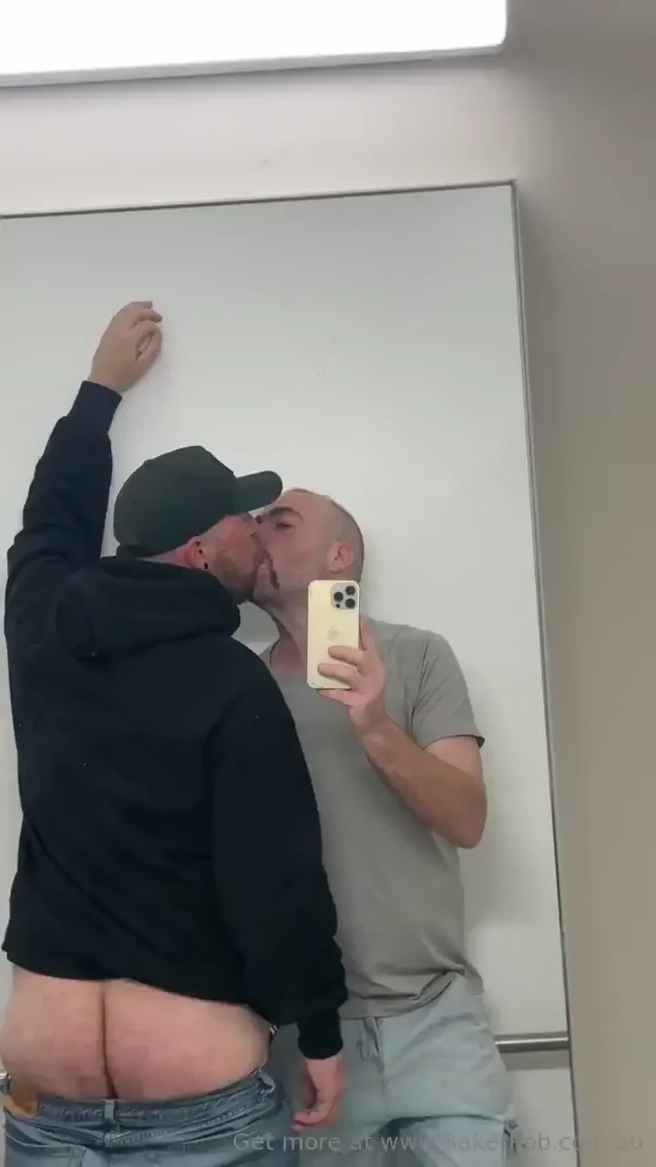 Eat me out while we make out 