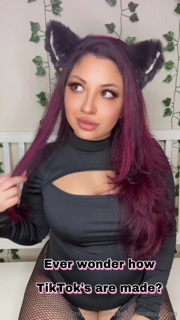 Ever wonder how your favorite model gets ready to make tiktok videos 