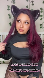 Ever wonder how your favorite model gets ready to make tiktok videos