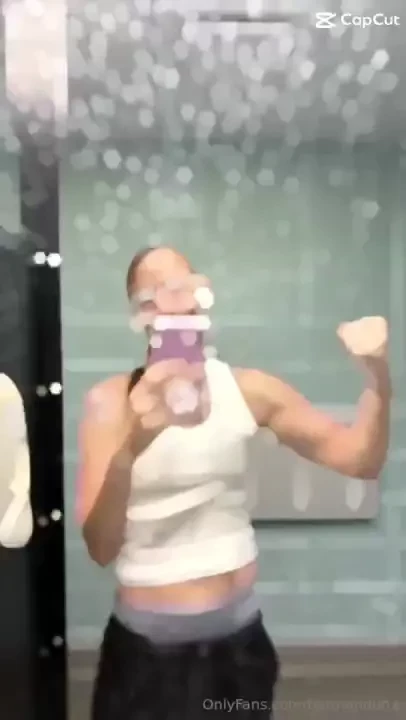 Felt good during my chest day today love my new shirt from my wishlist 