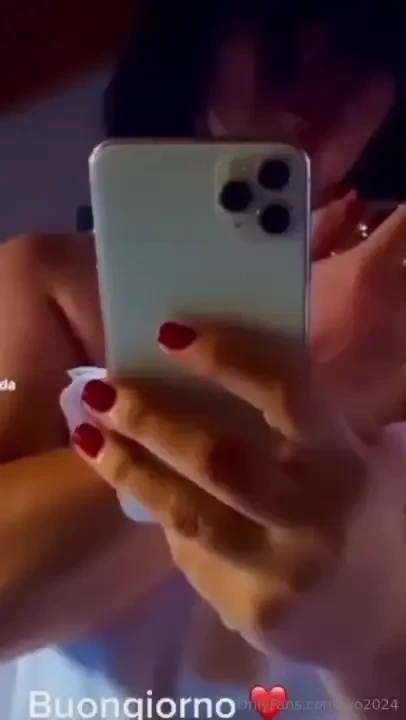 Non si mai completamente vestiti senza profumo 