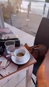 Mi feci tante domande che andai a vivere sulla riva del mare e gettai