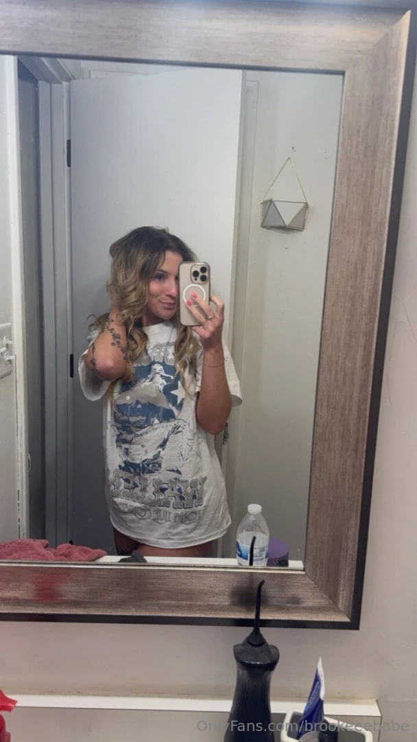 Just a lil bathroom break but make it cute 