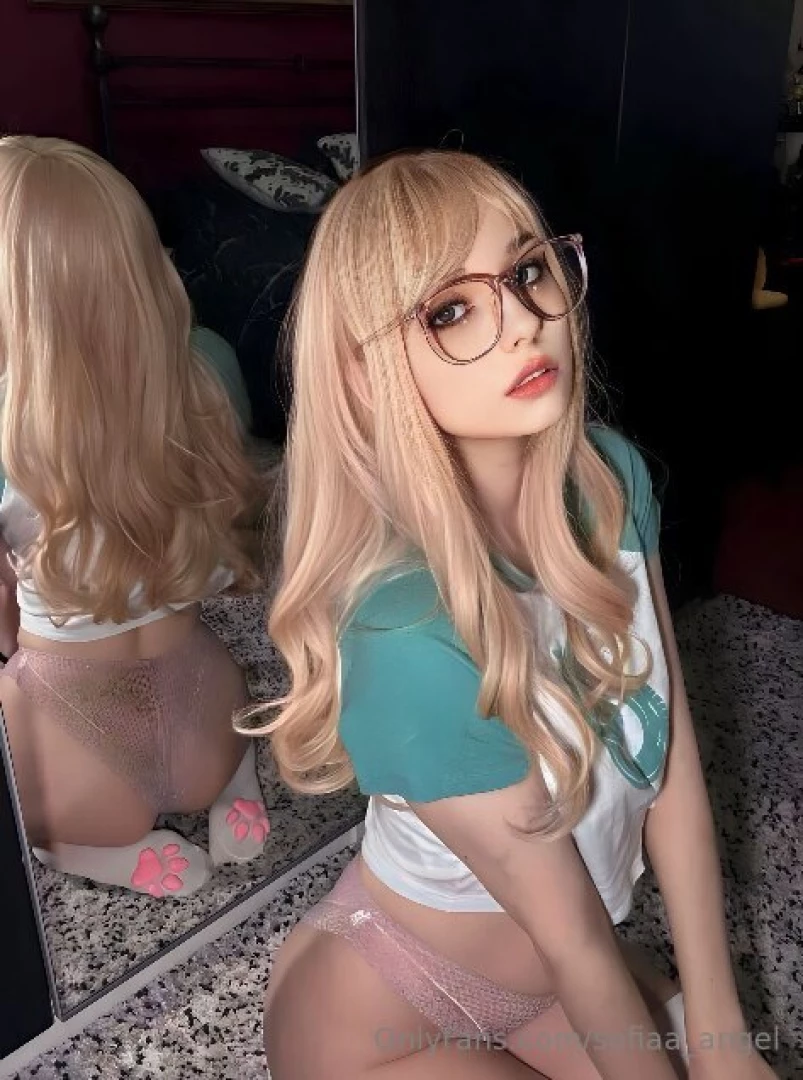 Stop scrolling text her she s online now sweet and beautiful girl part 52 