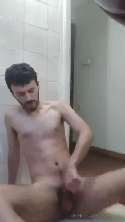 Dumb ass gooner late at night on his parents house bathroom after 