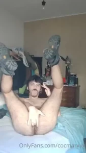 My room always stinking of musky hairy ass n weed