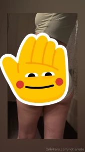 Tiny waist bare face and a lil ass that can move