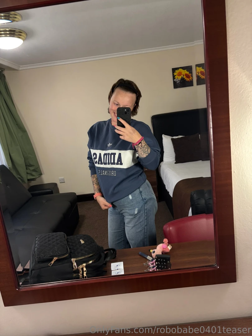 You know you wanna see me naked robobabe0401 