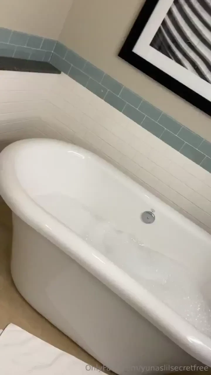 Come join my vip to see me naked in this tub 