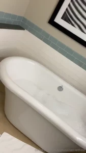 Come join my vip to see me naked in this tub