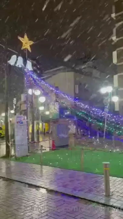 It snowed though much weaker than forecasted i was disappointed with 