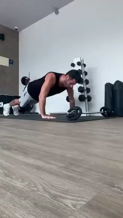 Preparing the return and making the cock very muscular 