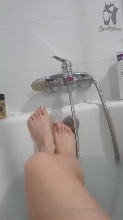 Dandome un buen ba o relajante con espumita y agua calentita 