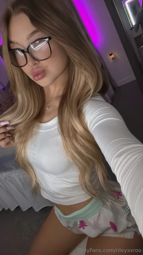 Goodnight kissies part 1 