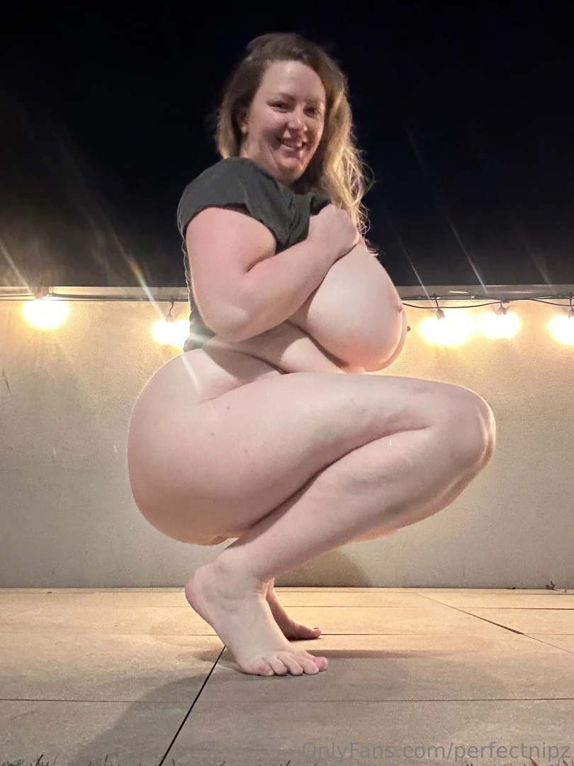 A little side squat action out on the patio lol ugh take me back i 