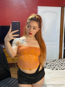 La signora in arancione me lo offri un caff e cornetto oggi