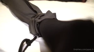 The very popular model kosuke is stuck on the bed and blamed for his