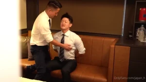 Refreshing straight worker appears in the video for the first time it