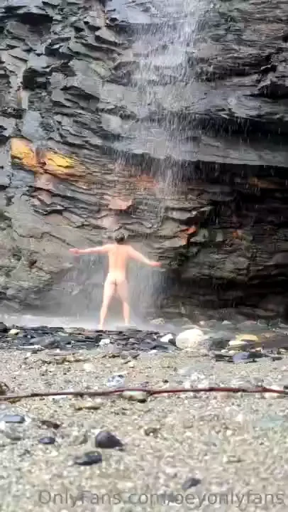 Who wants to come under the waterfall naked with me 