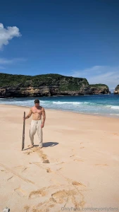 Bet you would want to be stuck on a desert island with me