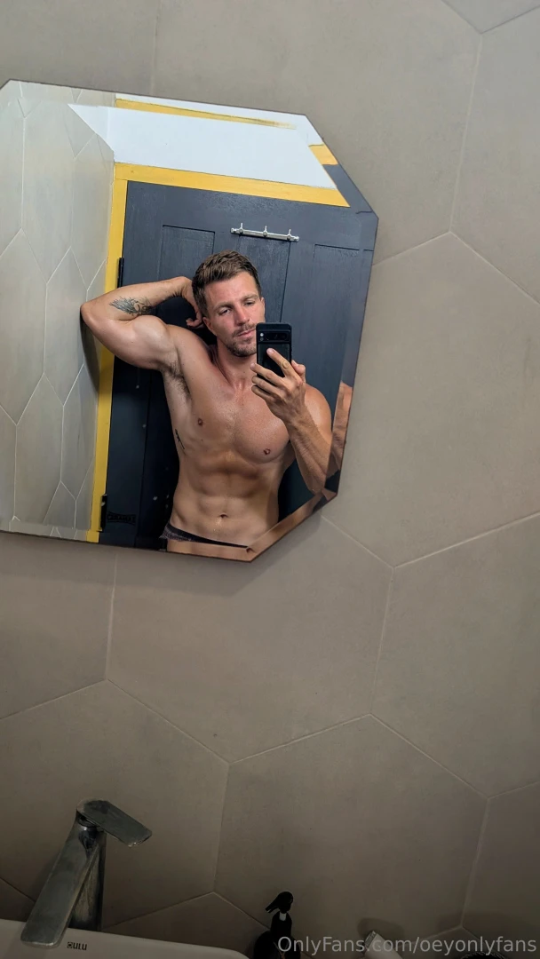 Goodnight id like someone to join me in my empty bed this evening 