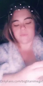 I love smoking and showing off my titties