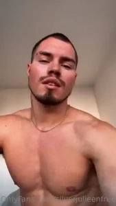 Quieres levantarte conmigo o prefieres acostarte do you want to get up