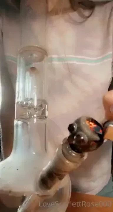 Where are my stoners at drop a fire emoji in the comments if your 