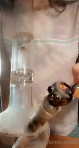 Where are my stoners at drop a fire emoji in the comments if your