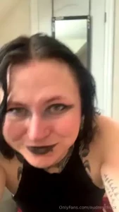 Any thigh-high lovers in chat