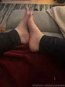 Right before bed and i decided to take a spontaneous pic of my feet