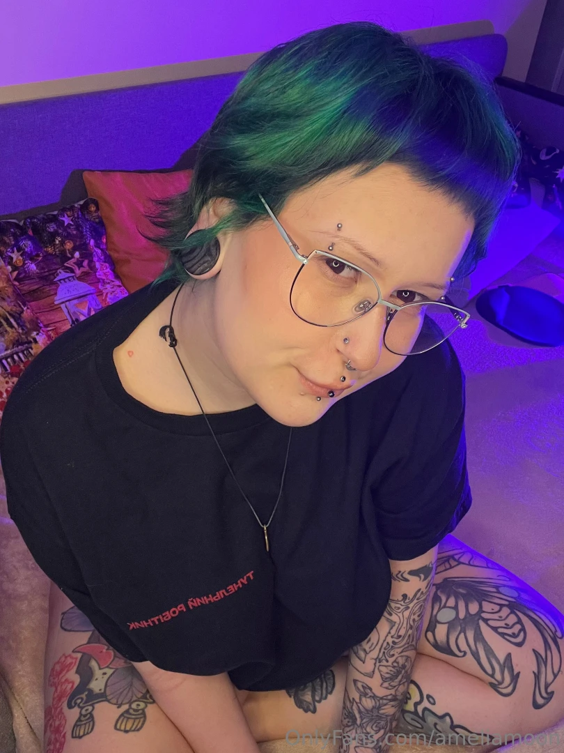 Hey what do you think i saw here i bet you can t guess 