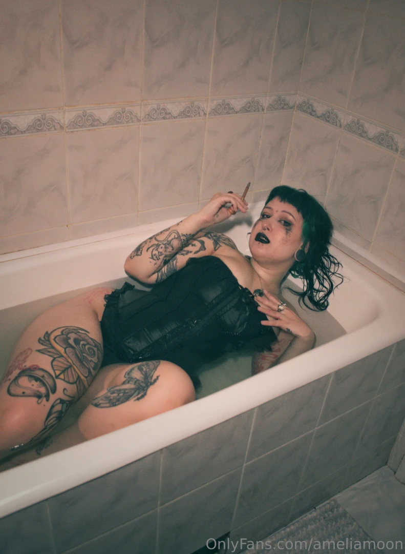 Some pics from my lates photoshoot i think i look cool here which pic part 1 