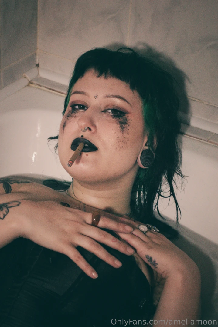 Some pics from my lates photoshoot i think i look cool here which pic 