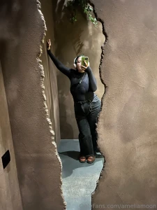 I always wearing my headphones what do you think i m listening on this part 1