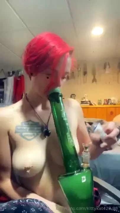 Enjoy a smoke session with me 