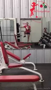 Gotta work and stretch those hip flexors to be able to keep my legs
