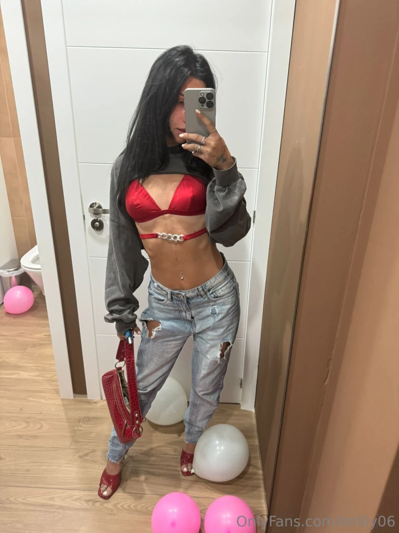 Dove mi porteresti di bello scrivimelo in chat sono stra curiosa 