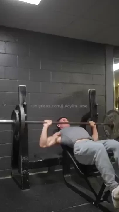 Got done with chest day how we lookin 