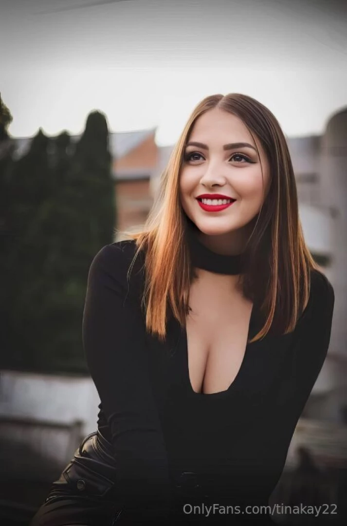 Annie_saint now wet she loves having her juicy ass squeezed this part 383 