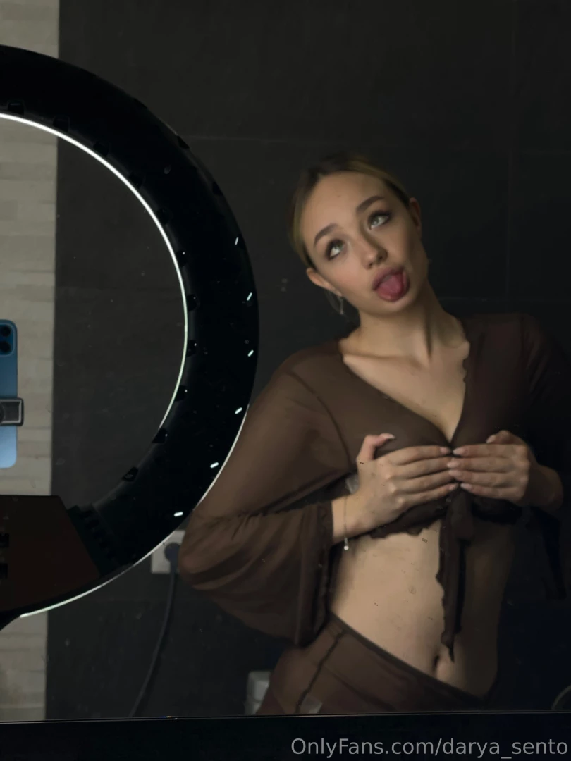 The way your eyes light up when you see me the way you make me laugh 