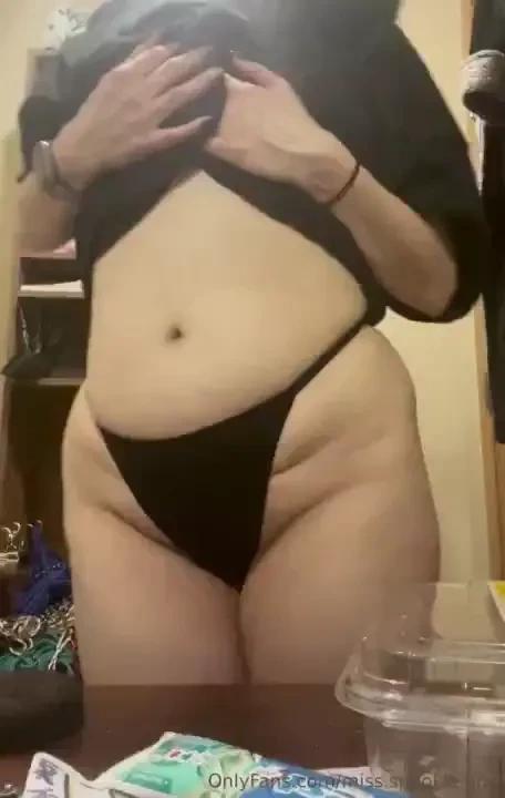 Enjoy my little butt wiggle 