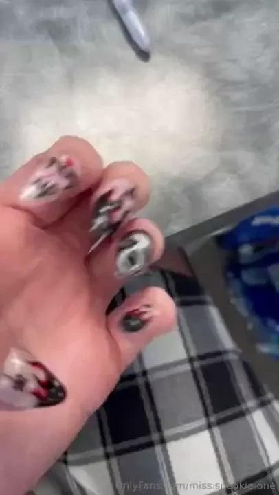 Need my pretty hands wrapped around you 